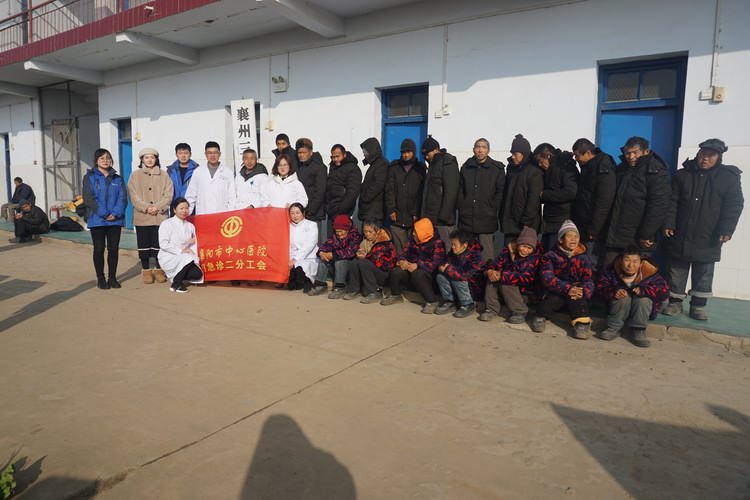 關(guān)心關(guān)愛(ài)福利院孤寡老人