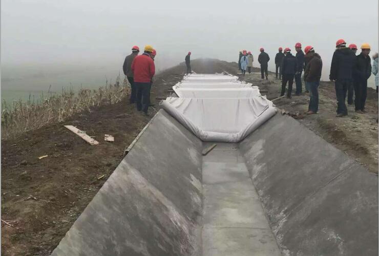 巡視施工現(xiàn)場